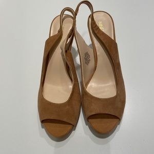 Nine West Nude Suede Slingback with stacked wood heel size 9 NEW